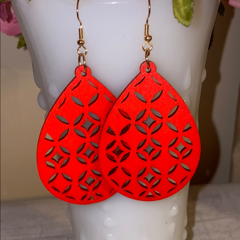 💥laser cut wooden earrings-NWT